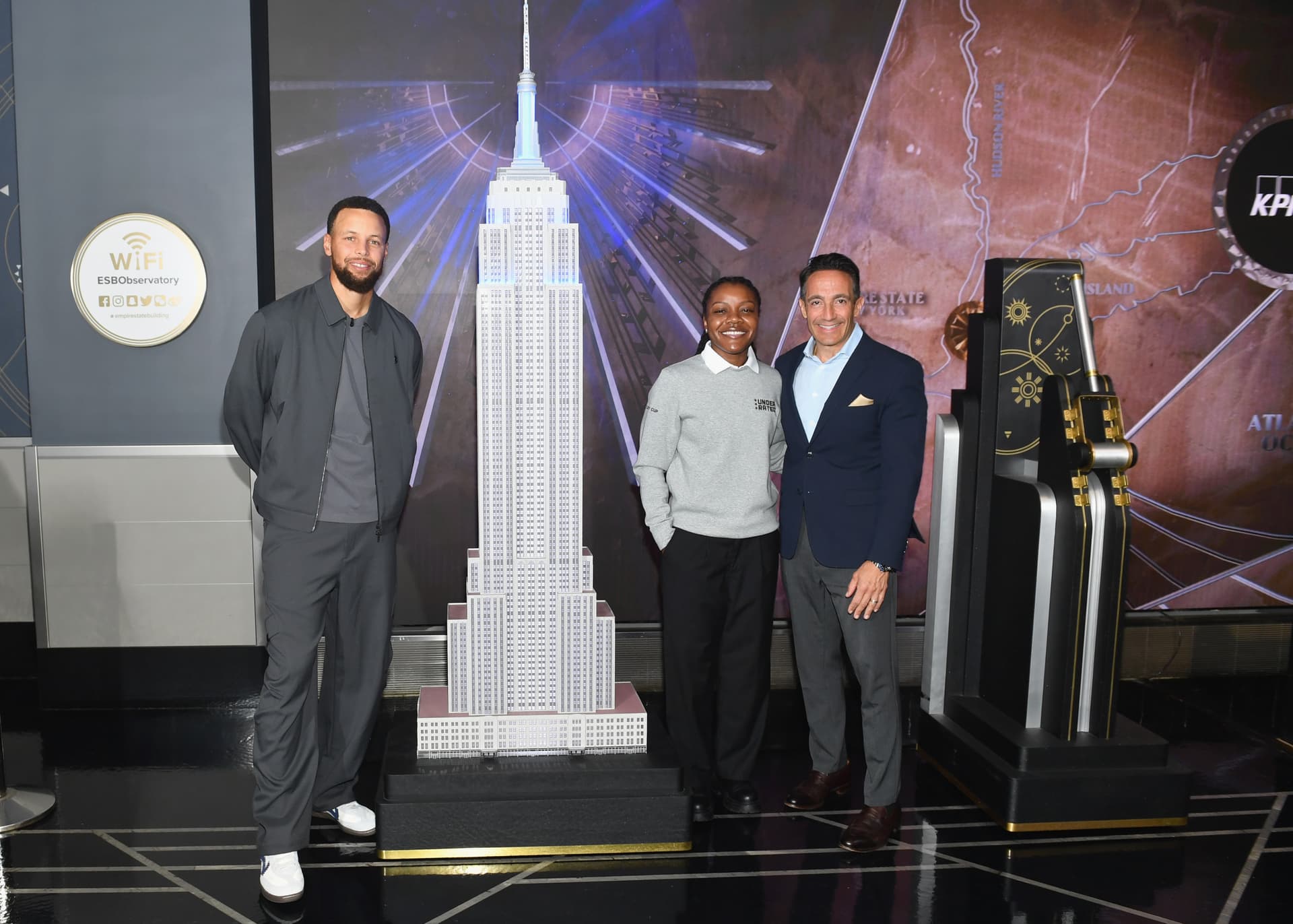 Stephen Curry lights ESB